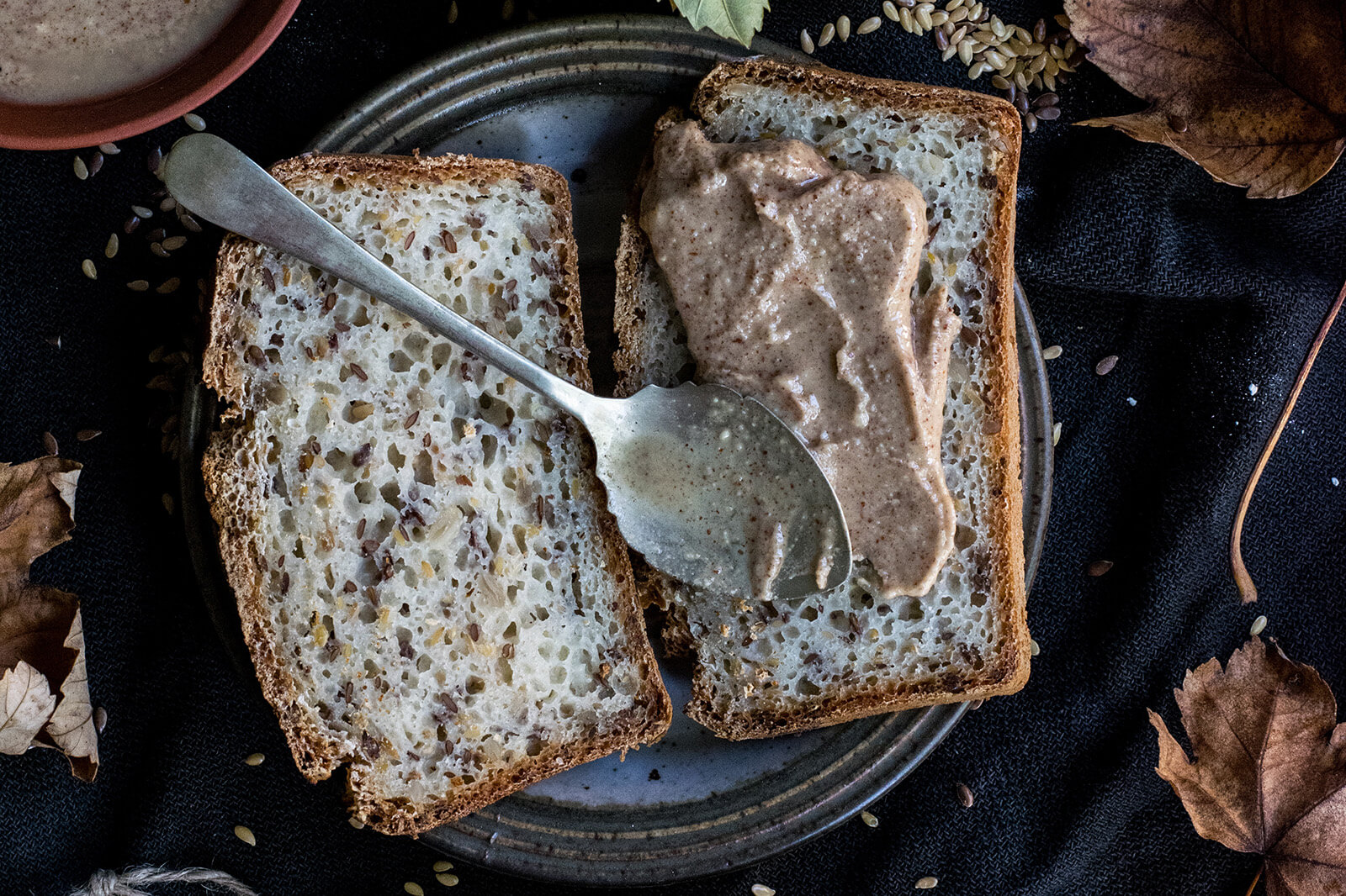 pao manteiga amendoim fonte unsplash monika grabkowska - Lanches saudáveis para a escola
